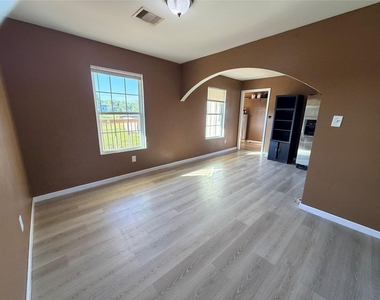 18614 Baughman Drive - Photo Thumbnail 6