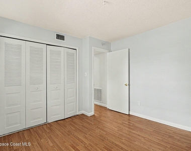 2412 Fox Hollow Drive - Photo Thumbnail 10