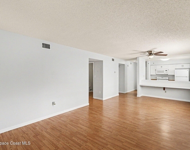 2412 Fox Hollow Drive - Photo Thumbnail 3