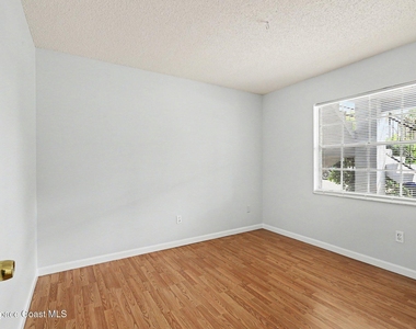 2412 Fox Hollow Drive - Photo Thumbnail 9