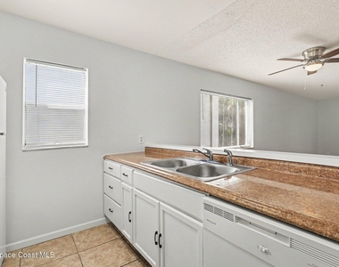 2412 Fox Hollow Drive - Photo Thumbnail 8