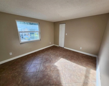 7146 Carmel Avenue - Photo Thumbnail 21