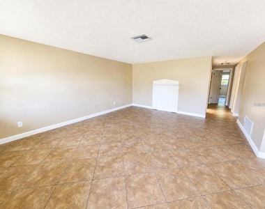 7146 Carmel Avenue - Photo Thumbnail 2