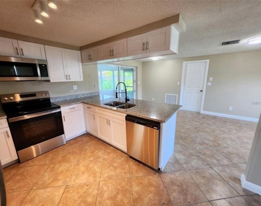 7146 Carmel Avenue - Photo Thumbnail 8