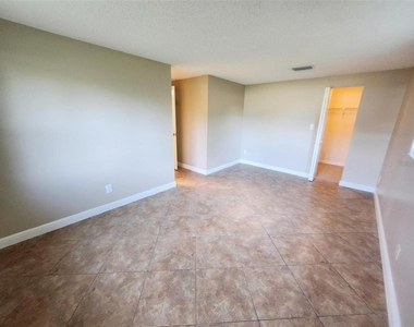 7146 Carmel Avenue - Photo Thumbnail 17