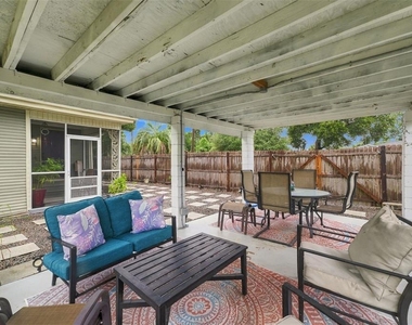8613 N 13th Street - Photo Thumbnail 18