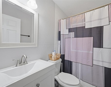 8613 N 13th Street - Photo Thumbnail 12