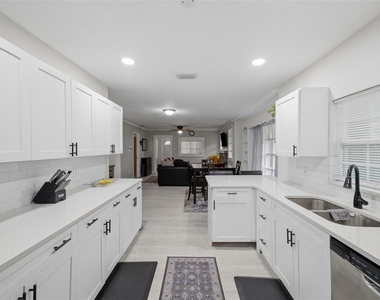 8613 N 13th Street - Photo Thumbnail 8