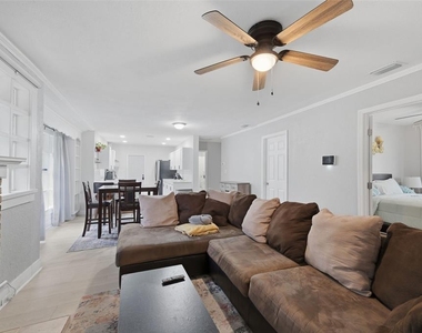 8613 N 13th Street - Photo Thumbnail 4