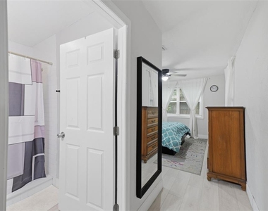 8613 N 13th Street - Photo Thumbnail 10