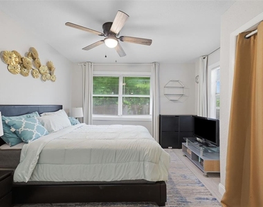 8613 N 13th Street - Photo Thumbnail 11