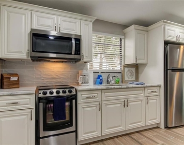 318 Deer Cove Lane - Photo Thumbnail 7