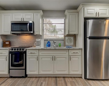 318 Deer Cove Lane - Photo Thumbnail 8