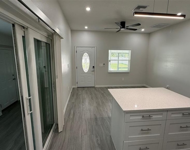 37542 Eiland Unit#b Boulevard - Photo Thumbnail 9