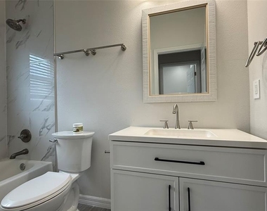 37542 Eiland Unit#b Boulevard - Photo Thumbnail 23