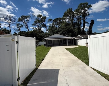 37542 Eiland Unit#b Boulevard - Photo Thumbnail 4