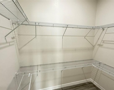 37542 Eiland Unit#b Boulevard - Photo Thumbnail 18