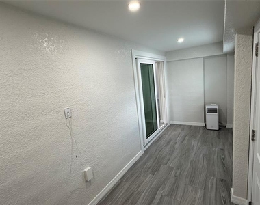37542 Eiland Unit#b Boulevard - Photo Thumbnail 14