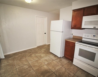 309 Diamond Street - Photo Thumbnail 3