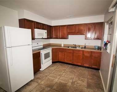 309 Diamond Street - Photo Thumbnail 13