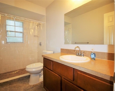 309 Diamond Street - Photo Thumbnail 11