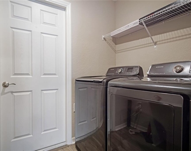 1831 Daystar Drive - Photo Thumbnail 24