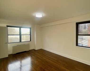 401 East 88th Street, 9D - Photo Thumbnail 3