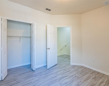 8221 Mystic View Way - Photo Thumbnail 11