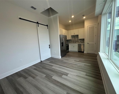 882 Tetbury Loop Ln - Photo Thumbnail 1