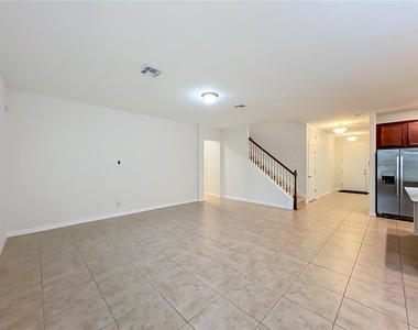 14259 Lake Preserve Boulevard - Photo Thumbnail 5
