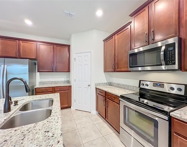 14259 Lake Preserve Boulevard - Photo Thumbnail 9