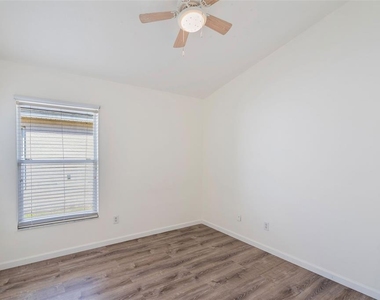 9838 Pecky Cypress Way - Photo Thumbnail 32