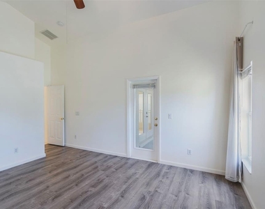 9838 Pecky Cypress Way - Photo Thumbnail 20