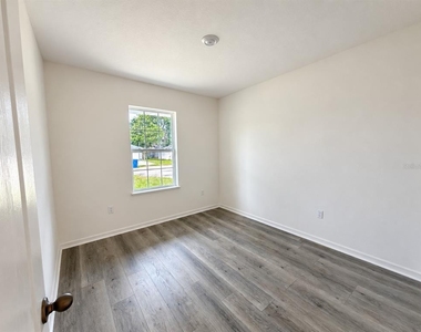 560 Walnut Avenue - Photo Thumbnail 15