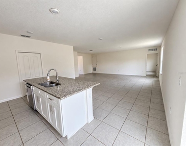 560 Walnut Avenue - Photo Thumbnail 10