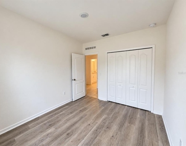 560 Walnut Avenue - Photo Thumbnail 18