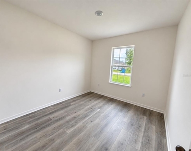 560 Walnut Avenue - Photo Thumbnail 17