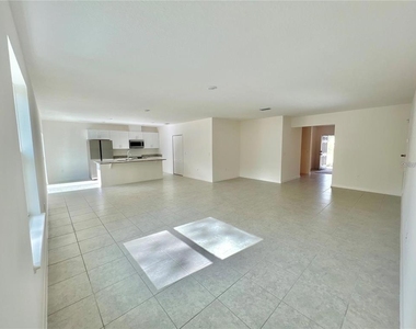 560 Walnut Avenue - Photo Thumbnail 5