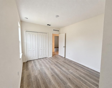 560 Walnut Avenue - Photo Thumbnail 20