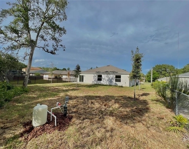 560 Walnut Avenue - Photo Thumbnail 25