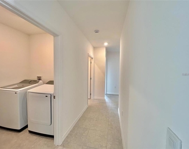 560 Walnut Avenue - Photo Thumbnail 11