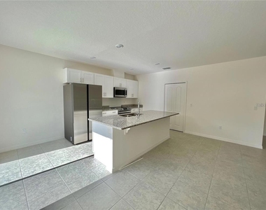 560 Walnut Avenue - Photo Thumbnail 3