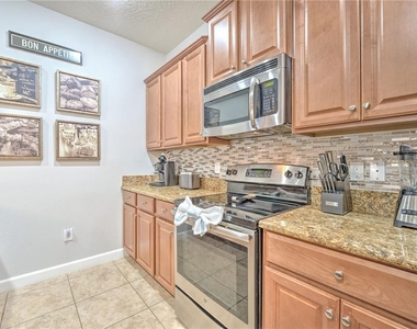 8961 Bismarck Palm Rd - Photo Thumbnail 5