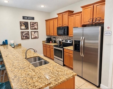 8961 Bismarck Palm Rd - Photo Thumbnail 6