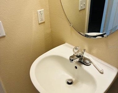 2216 Ontario Way - Photo Thumbnail 2