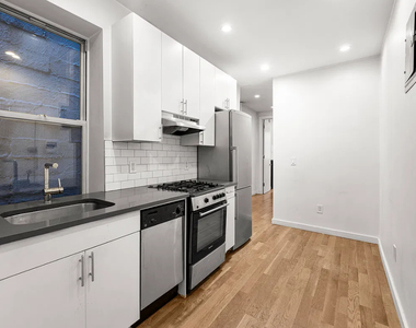 255 West 15th Street - Photo Thumbnail 4