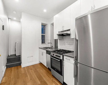 255 West 15th Street - Photo Thumbnail 2