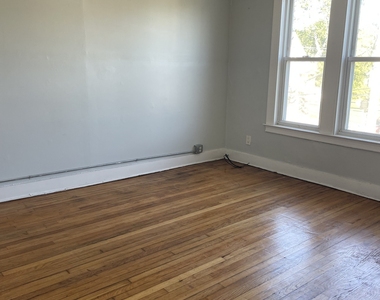 229 White Street - Photo Thumbnail 5