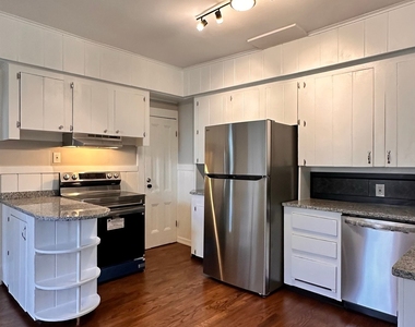 28 Summit Street - Photo Thumbnail 3