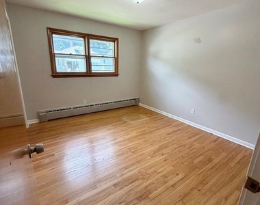 348 Oak Street - Photo Thumbnail 5